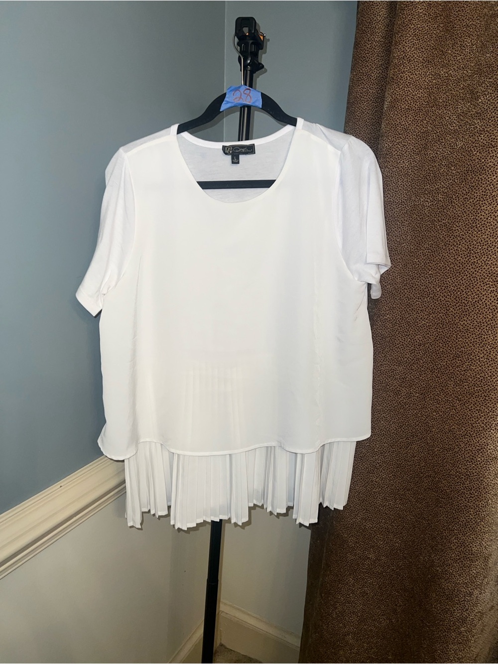 DG2 by Diane Gilman White Short Sleeve Pleated Hem Tunic